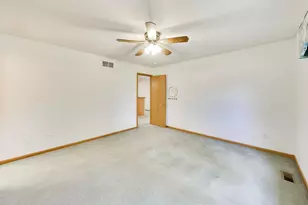 231 Clover Chase Cir, Woodstock, IL 60098 - Photo 10