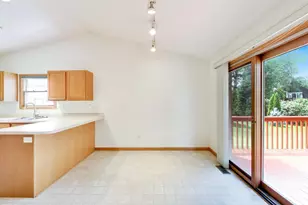 231 Clover Chase Cir, Woodstock, IL 60098 - Photo 6