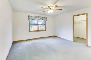 231 Clover Chase Cir, Woodstock, IL 60098 - Photo 8