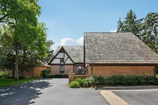 985 Coventry Ln, Highland Park, IL 60035 - Photo 2