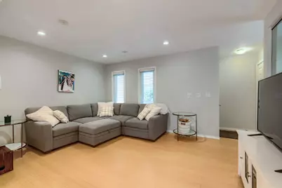 4647 N Kenmore Avenue #B, Chicago, IL 60640 - Photo 4