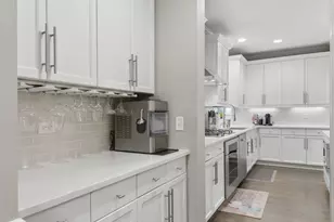 5652 N Lockwood Ave, Chicago, IL 60646 - Photo 10