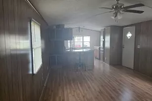 190 Carriage Ln, Sauk Village, IL 60411 - Photo 4