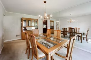 103 Cottonwood Rd, Northbrook, IL 60062 - Photo 8