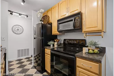 1833 Four Lakes Avenue #3M, Lisle, IL 60532 - Photo 8