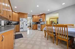 60 Arizona Ln, Hoffman Estates, IL 60169 - Photo 8
