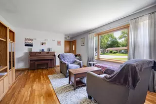 60 Arizona Ln, Hoffman Estates, IL 60169 - Photo 4