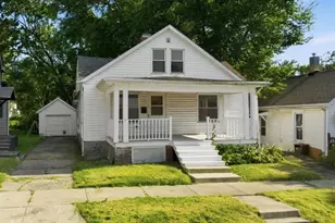 710 W Jefferson St, Bloomington, IL 61701 - Photo 2