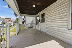 710 W Jefferson St, Bloomington, IL 61701 - Photo 4