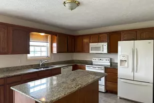 3922 Wildflower Dr, Champaign, IL 61822 - Photo 8