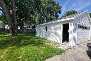 826 Grove St, Aurora, IL 60505 - Photo 2
