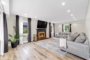1111 Plum Grove Cir, Buffalo Grove, IL 60089 - Photo 18