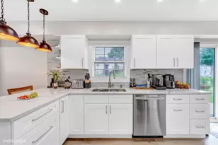 1111 Plum Grove Cir, Buffalo Grove, IL 60089 - Photo 6