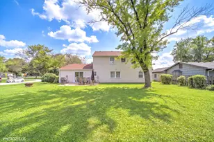 1111 Plum Grove Cir, Buffalo Grove, IL 60089 - Photo 34