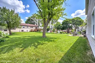 1111 Plum Grove Cir, Buffalo Grove, IL 60089 - Photo 38