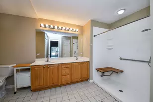[Address not provided], Wheaton, IL 60187 - Photo 12
