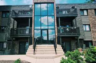 1482 Stonebridge Cir, Wheaton, IL 60189 - Photo 2