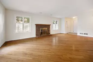 1153 S Linneman Rd, Mount Prospect, IL 60056 - Photo 2