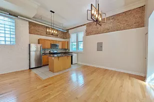 2048 W Evergreen Ave, Chicago, IL 60622 - Photo 2