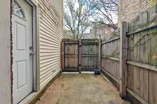 2048 W Evergreen Ave, Chicago, IL 60622 - Photo 14