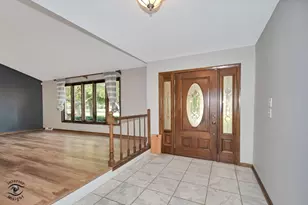 628 Camelot Dr, Burr Ridge, IL 60527 - Photo 4