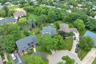 628 Camelot Dr, Burr Ridge, IL 60527 - Photo 2