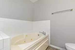 272 Park Ridge Ln, Aurora, IL 60504 - Photo 14