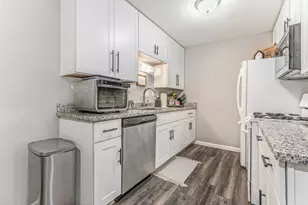 272 Park Ridge Ln, Aurora, IL 60504 - Photo 6
