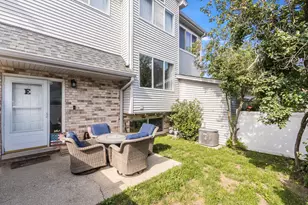 272 Park Ridge Ln, Aurora, IL 60504 - Photo 22