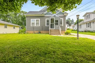1247 W Logan St, Freeport, IL 61032 - Photo 2