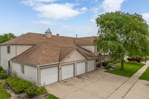 7050 Newport Dr, Woodridge, IL 60517 - Photo 32