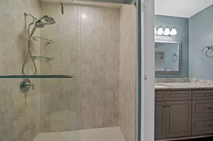 7050 Newport Dr, Woodridge, IL 60517 - Photo 20