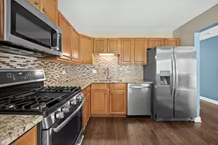 7050 Newport Dr, Woodridge, IL 60517 - Photo 14