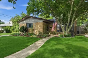 2455 Belleview Ave, Westchester, IL 60154 - Photo 2