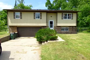 528 W Pheasant Ct, Round Lake Beach, IL 60073 - Photo 1