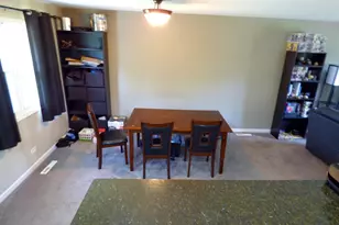 528 W Pheasant Ct, Round Lake Beach, IL 60073 - Photo 8