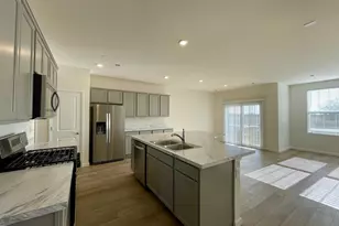 2243 Horseshoe Cir, Naperville, IL 60564 - Photo 2