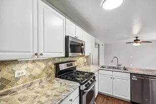 561 Ivory Ln, Bartlett, IL 60103 - Photo 10