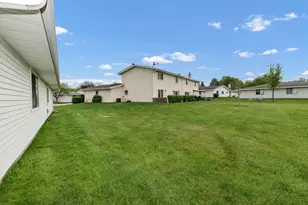 951 Chelsea Ln, Schaumburg, IL 60193 - Photo 4