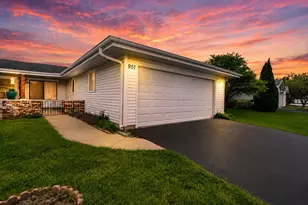 951 Chelsea Ln, Schaumburg, IL 60193 - Photo 2
