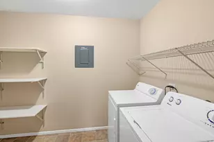 100 Superior Ct, Schaumburg, IL 60193 - Photo 10