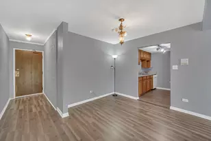 138 E Bailey Rd, Naperville, IL 60565 - Photo 8