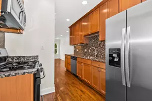 3652 W Belle Plaine Ave, Chicago, IL 60618 - Photo 8