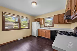 1201 Johnston Dr, Aurora, IL 60506 - Photo 8