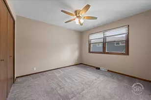 1201 Johnston Dr, Aurora, IL 60506 - Photo 10