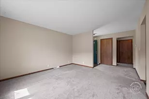 1201 Johnston Dr, Aurora, IL 60506 - Photo 6