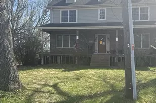 9123 S 83rd Ave, Hickory Hills, IL 60457 - Photo 2
