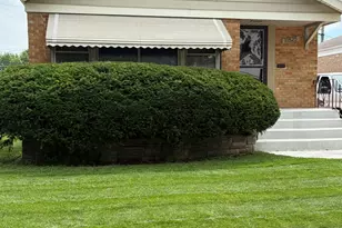 10525 S Millard Ave, Chicago, IL 60655 - Photo 2