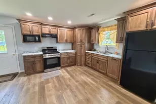 101 N Railroad St, Patoka, IL 62875 - Photo 4
