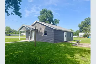 101 N Railroad Street, Patoka, IL 62875 - Photo 2
